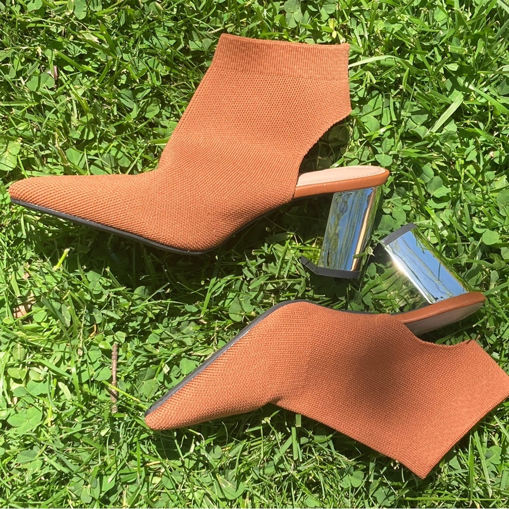 Fabric slingback gold heels